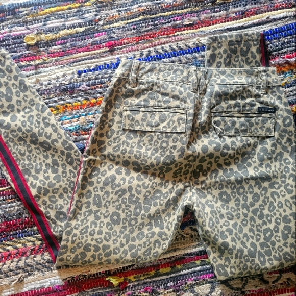 Jeans - Picture 1 of 6